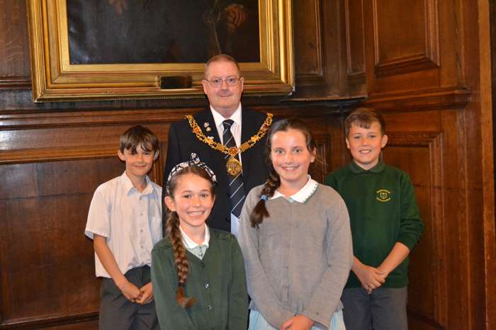 Ben, Darcie, George and Jasmine and from Scotforth St Pauls CofE Primary School with the mayor, Coun Robert Redfern.